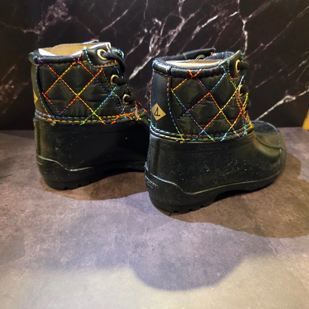 Sperry Saltwater Duck Boots Girls 6M Black‎ Rainbow Quilted Stitching Gorpcore